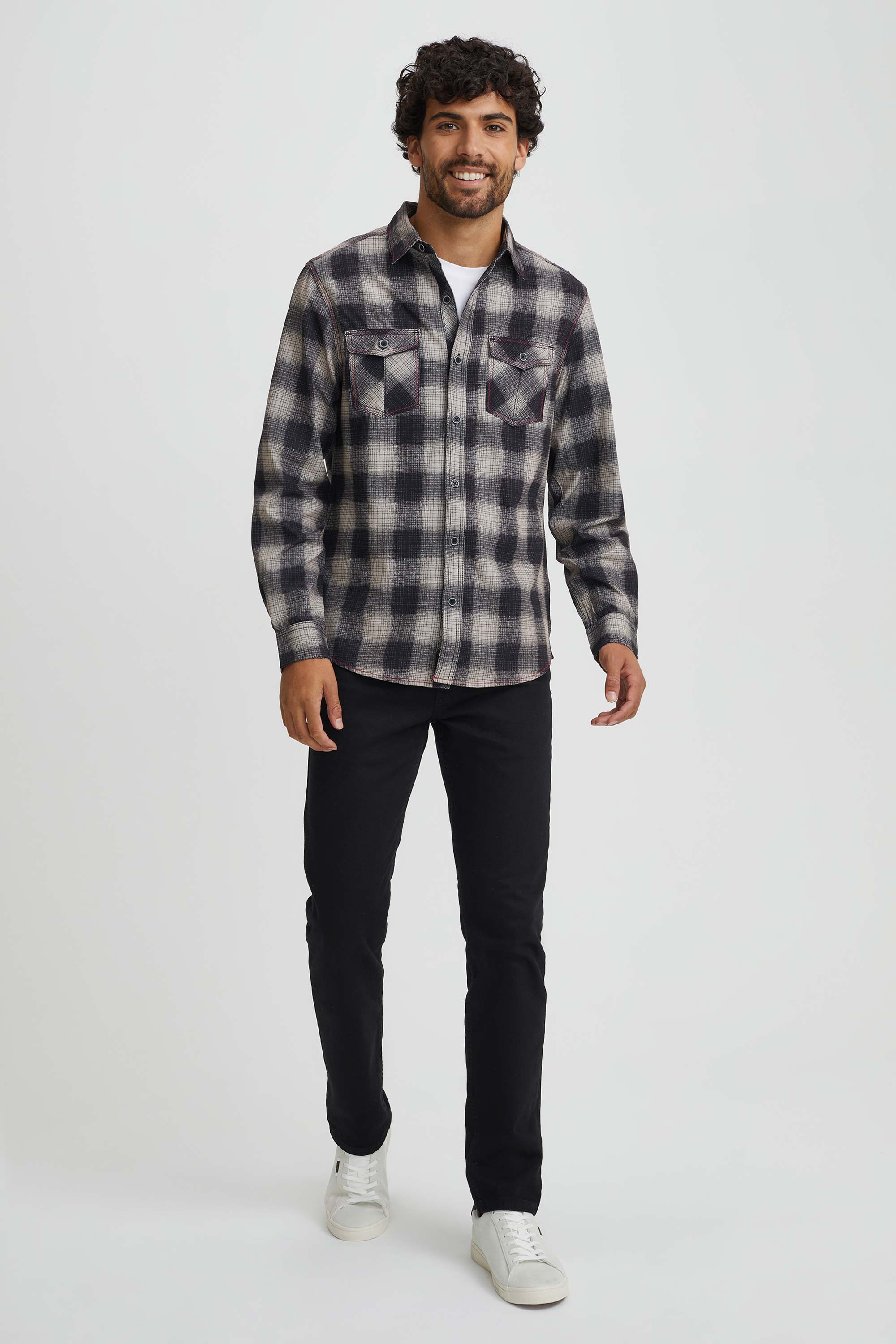 Shirt with contrasting seams