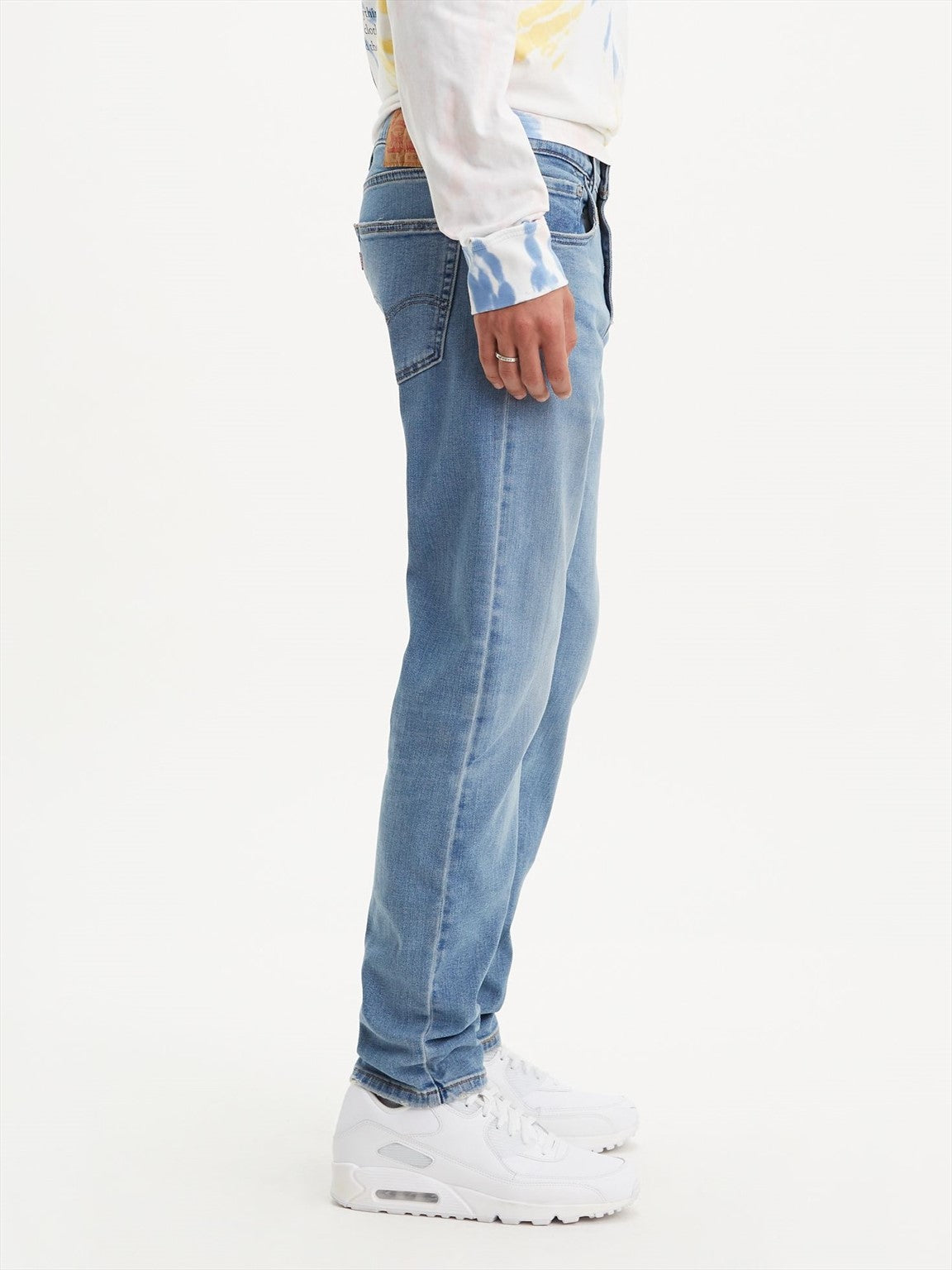 LEVI &
