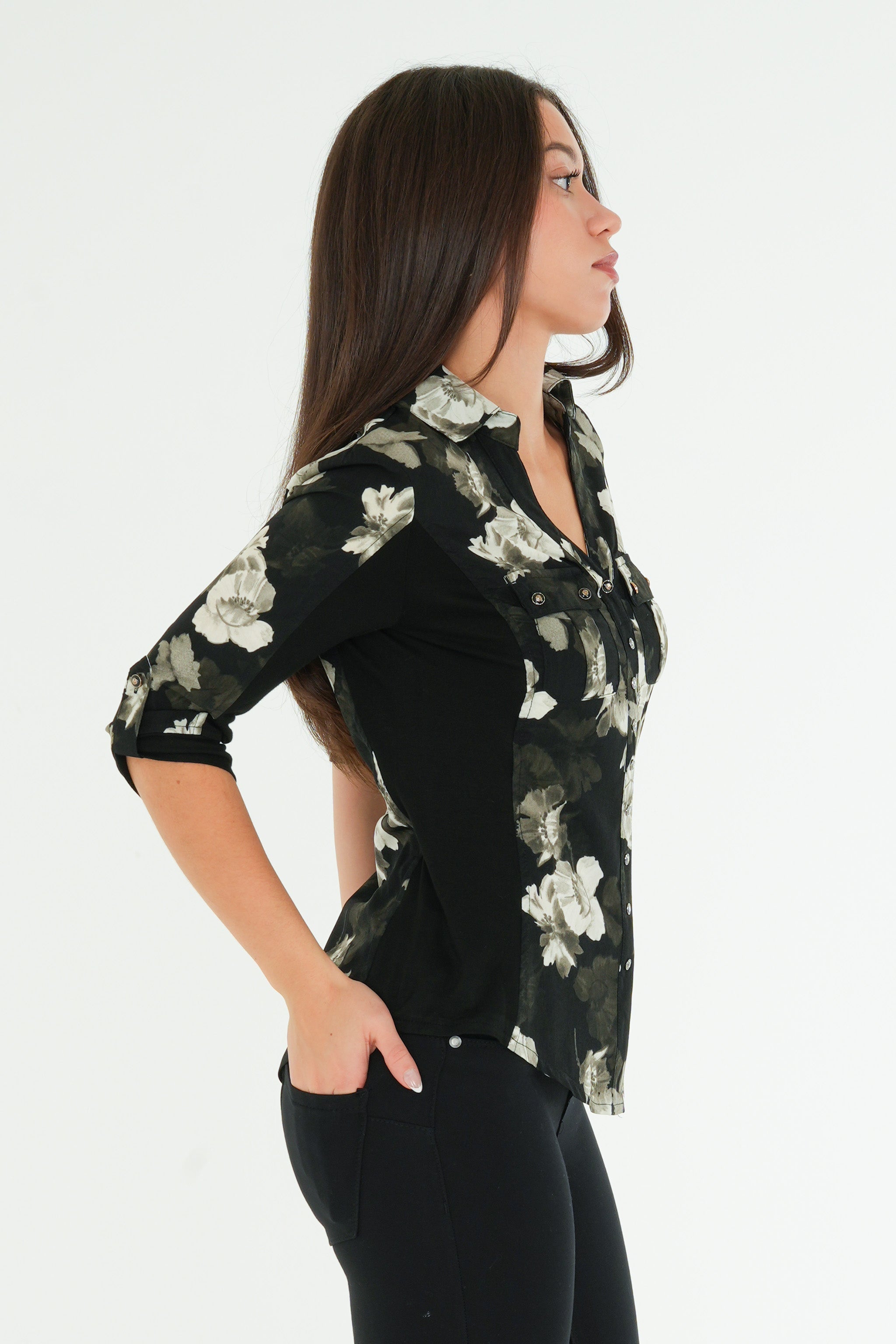Fitted blouse with pockets