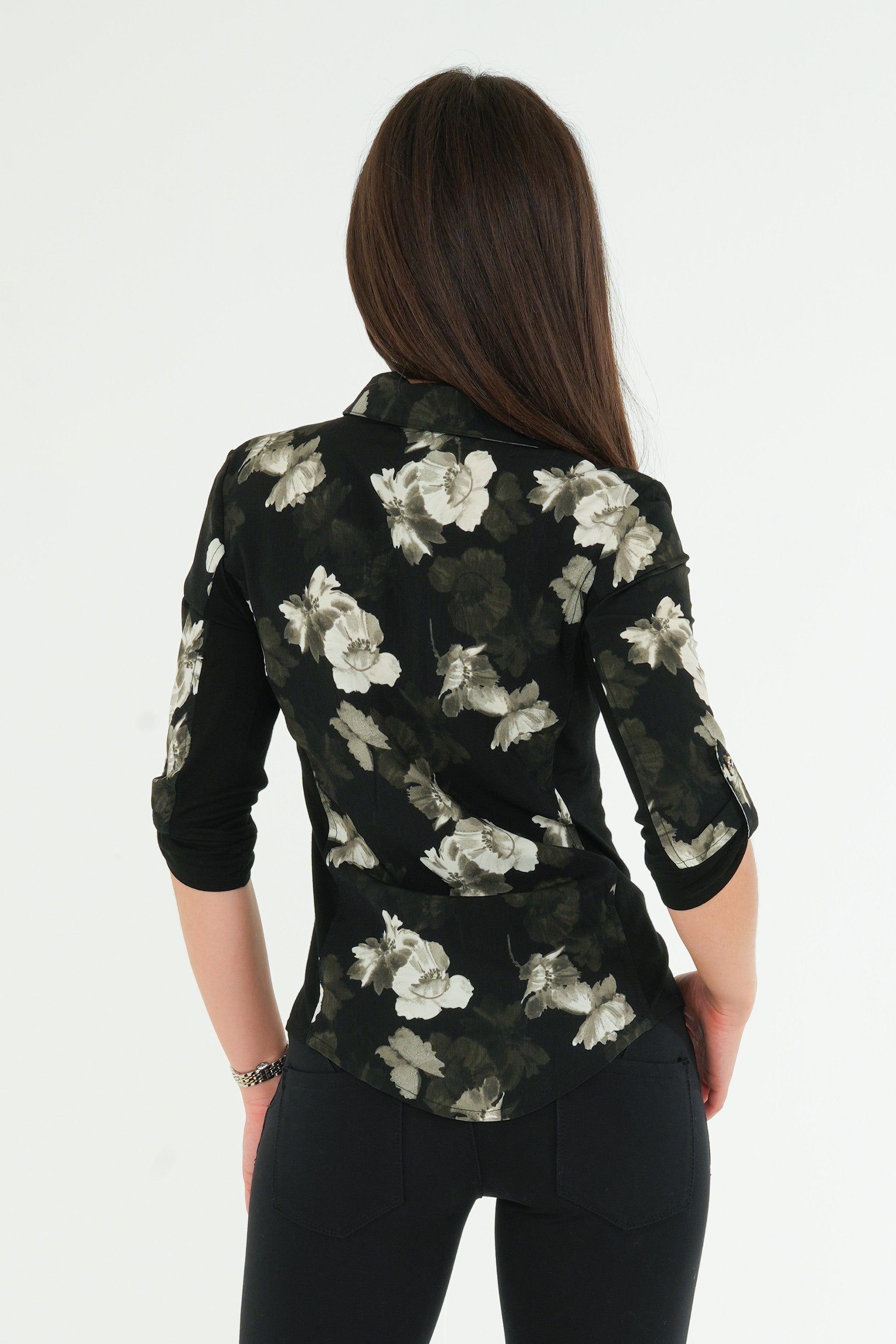 Fitted blouse with pockets