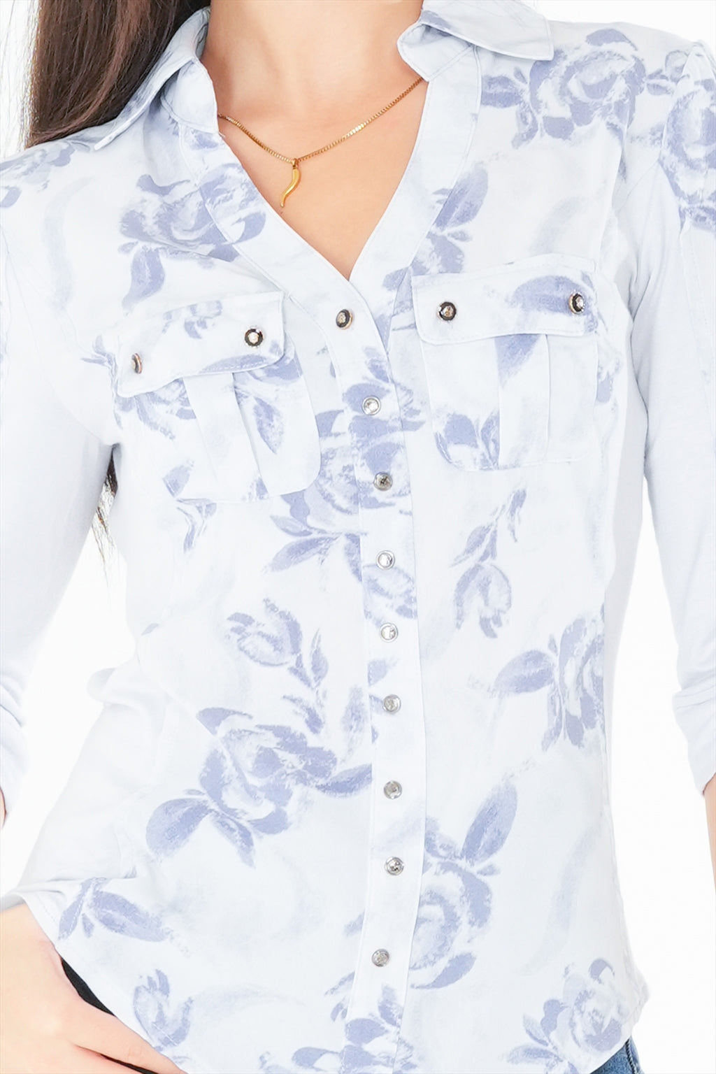 Fitted blouse with pockets