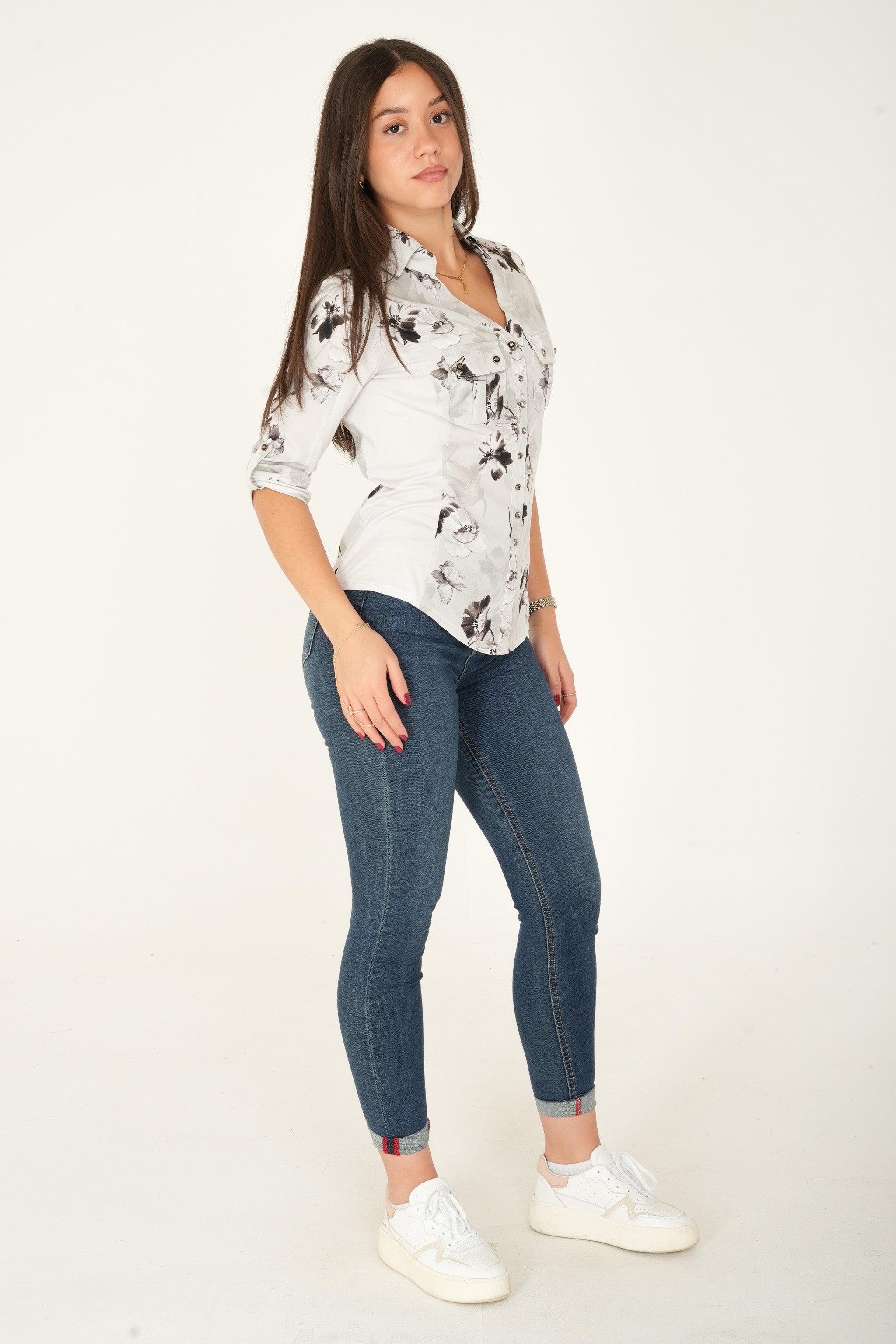 Fitted blouse with pockets