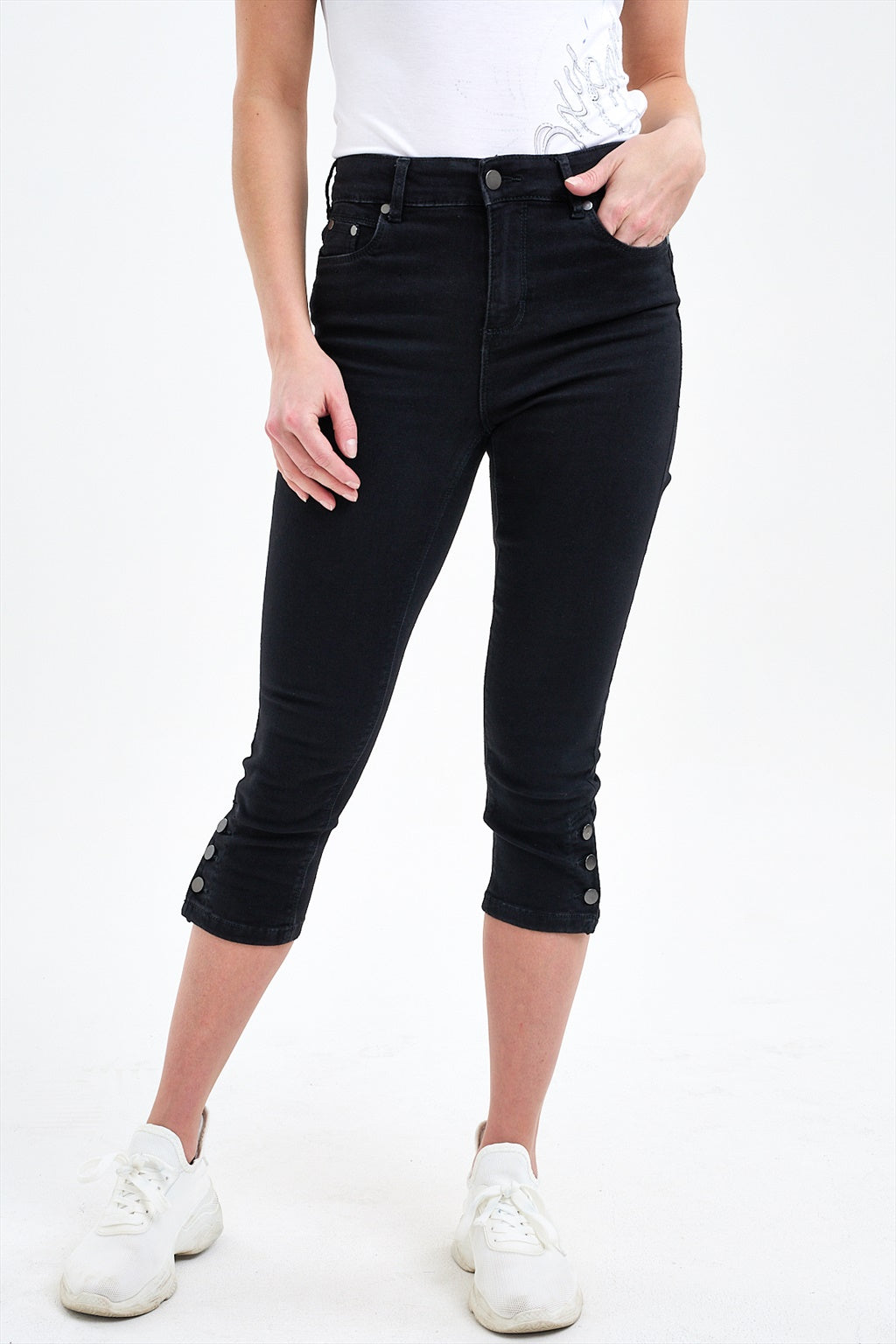 3 Button Leg Detail Capri