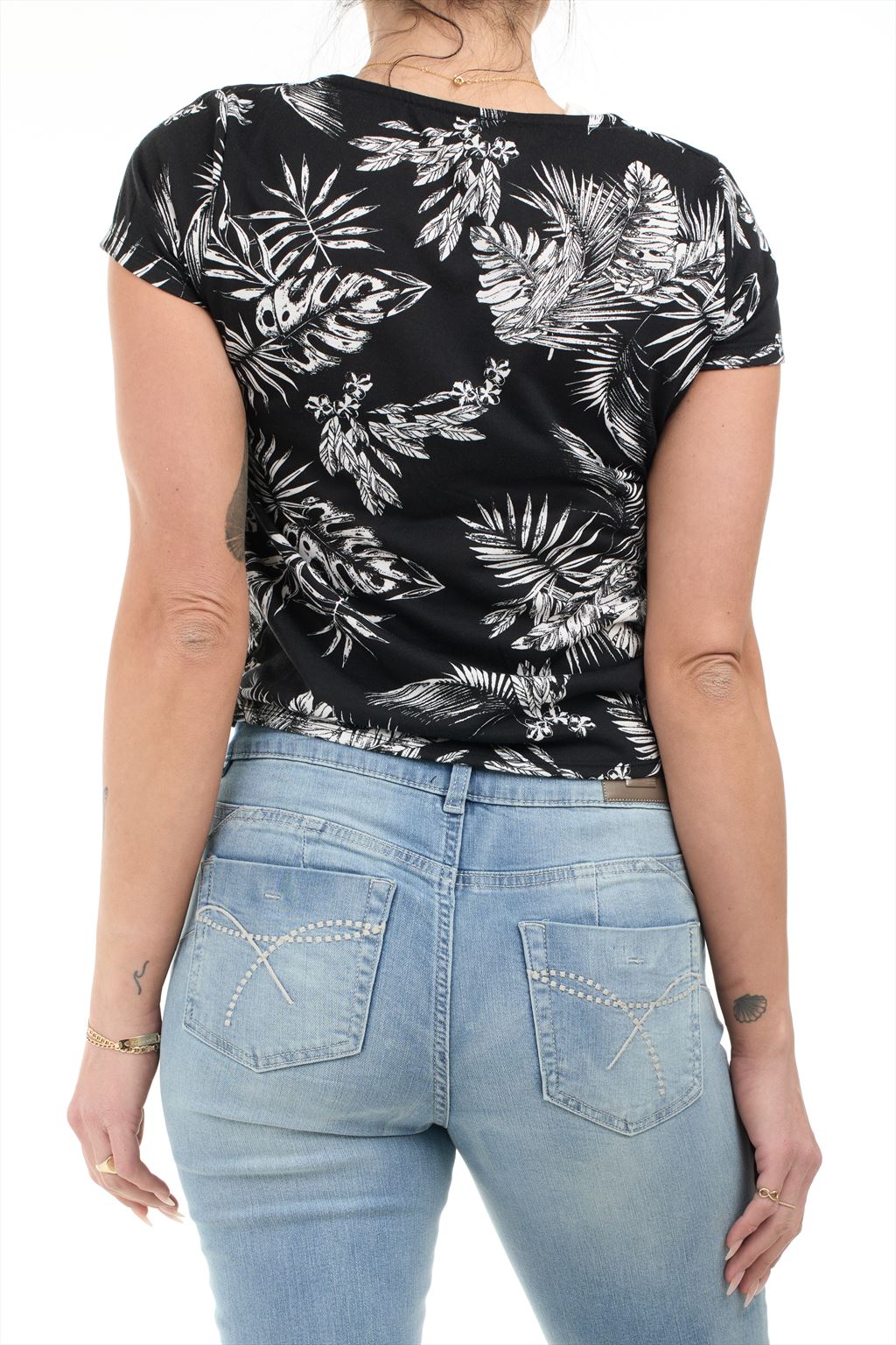 Printed blouse tied at the front