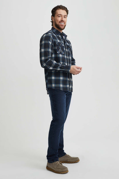 Shirt with contrasting seams