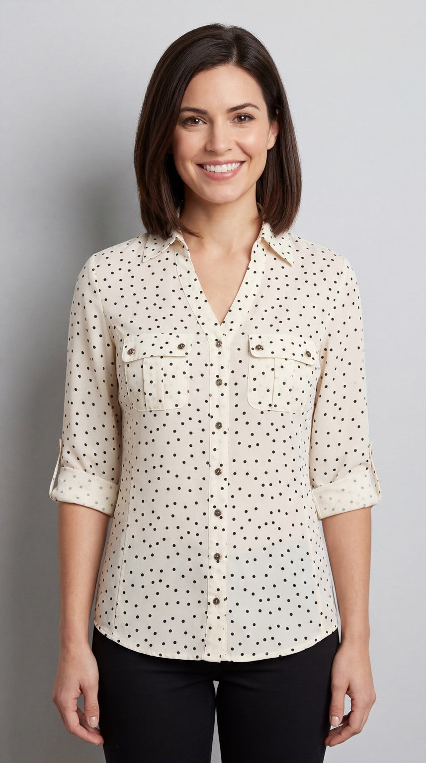Fitted blouse with pockets