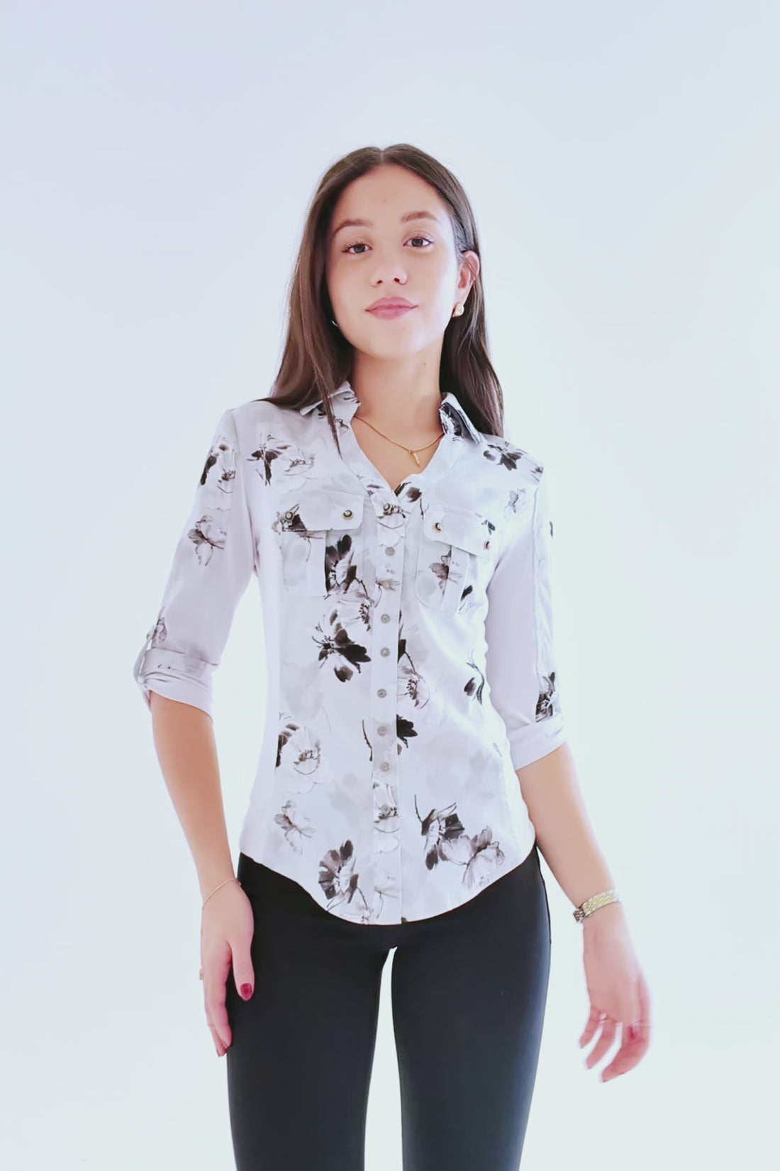 Fitted blouse with pockets