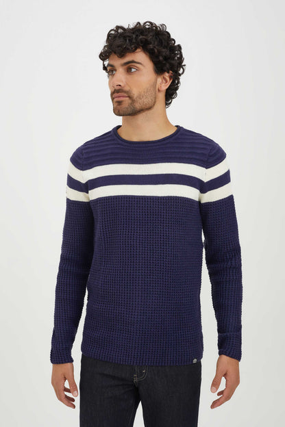 Round neck embossed knit