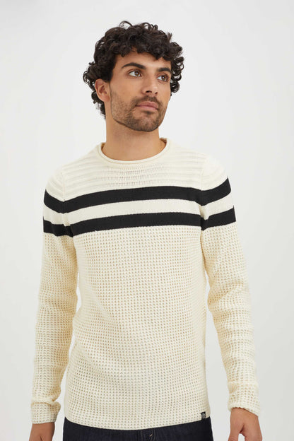 Round neck embossed knit