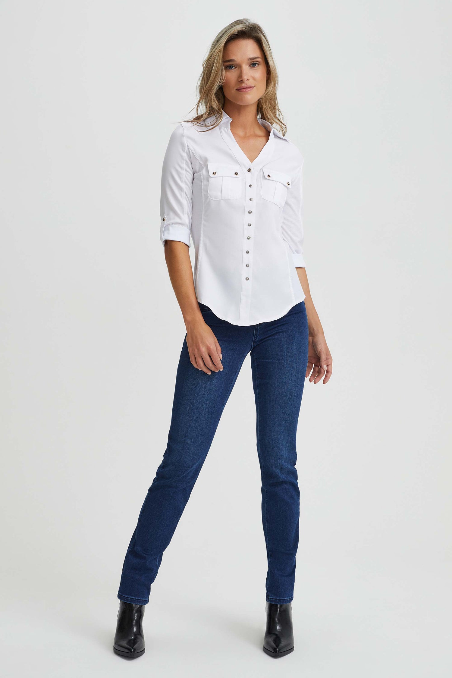 Fitted blouse with pockets