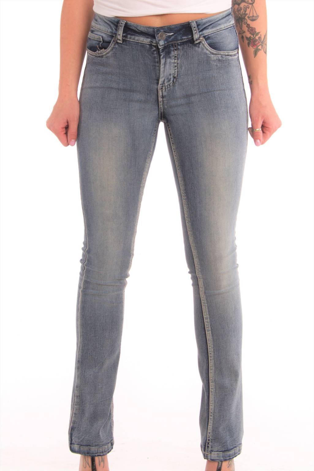 Sophie jeans with semi-flared leg