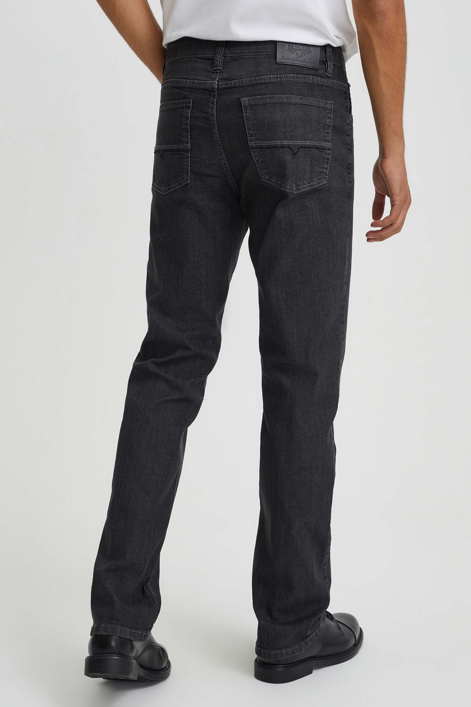 Brad-L straight-legged jeans