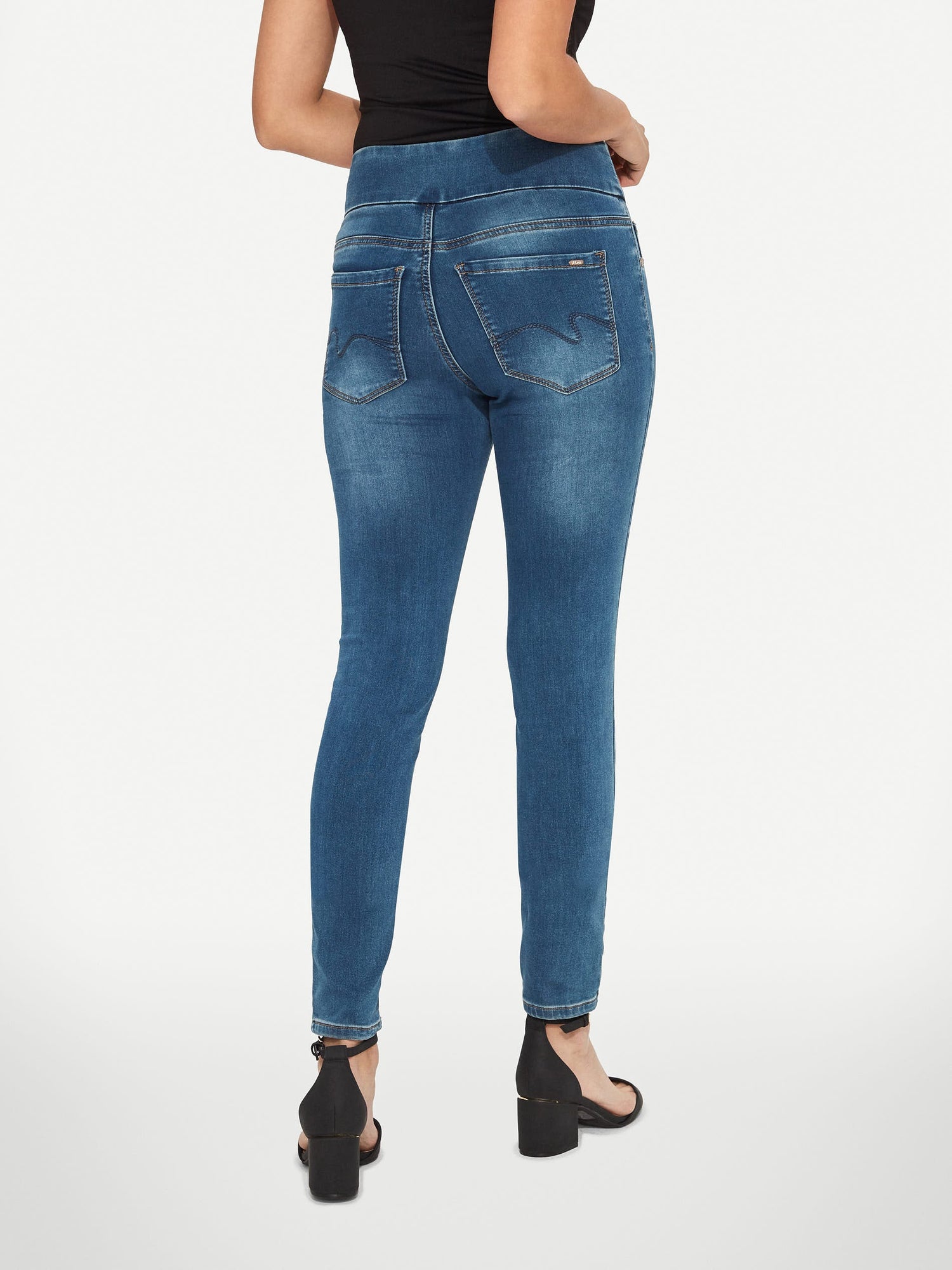 Liette jeans with tight legs - Main Image