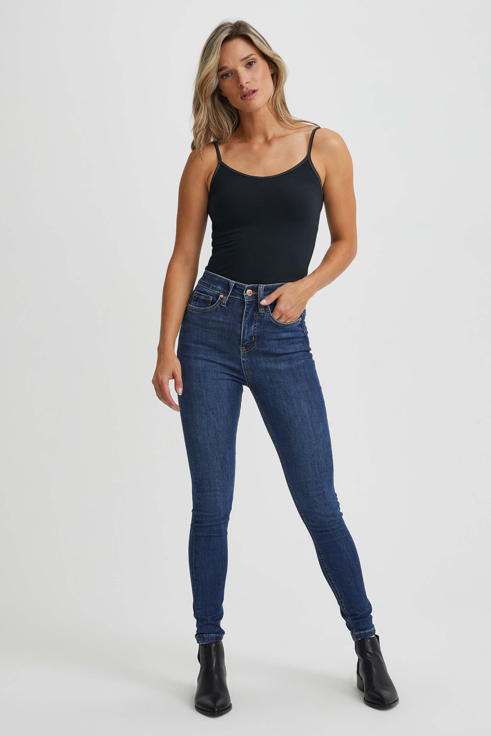 Narrow high-waisted jeans